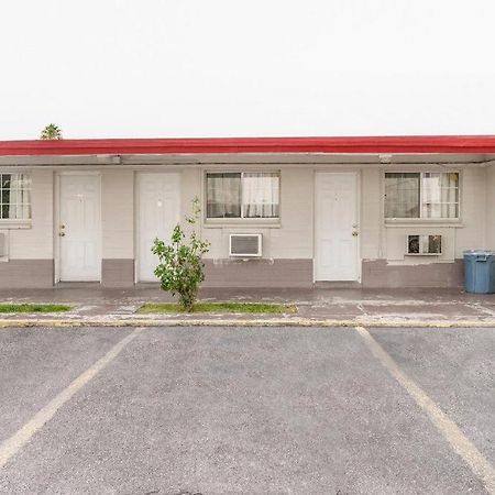 Oyo Gateway Motel Las Vegas North Strip/Fremont St. Area Exterior photo