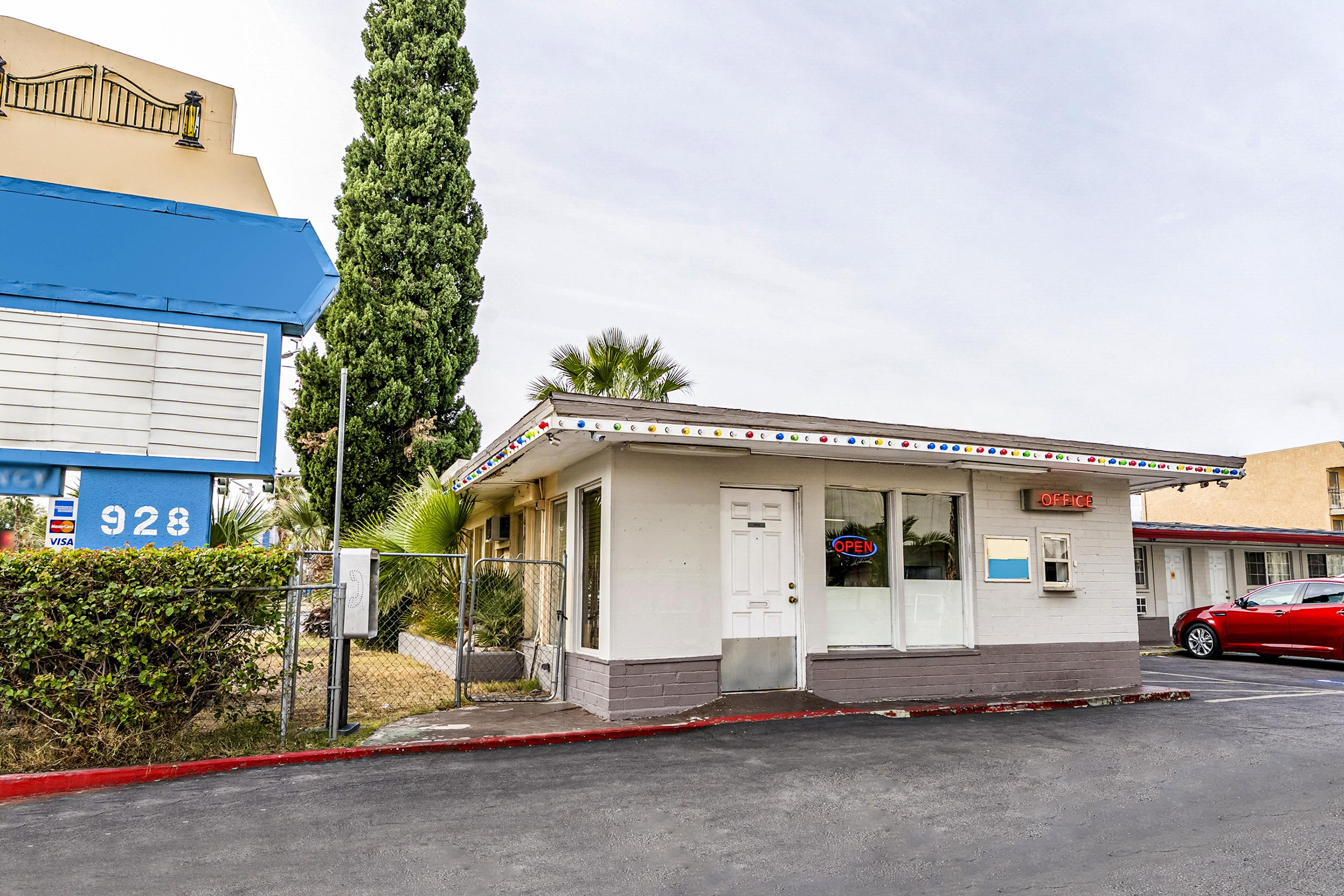 Oyo Gateway Motel Las Vegas North Strip/Fremont St. Area Exterior photo