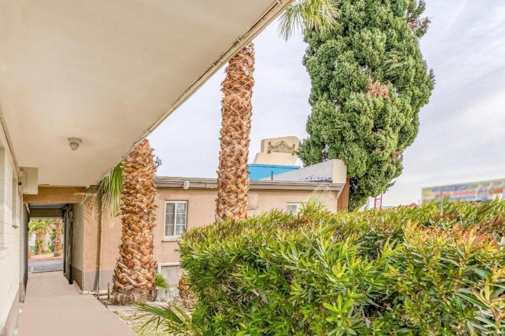 Oyo Gateway Motel Las Vegas North Strip/Fremont St. Area Exterior photo