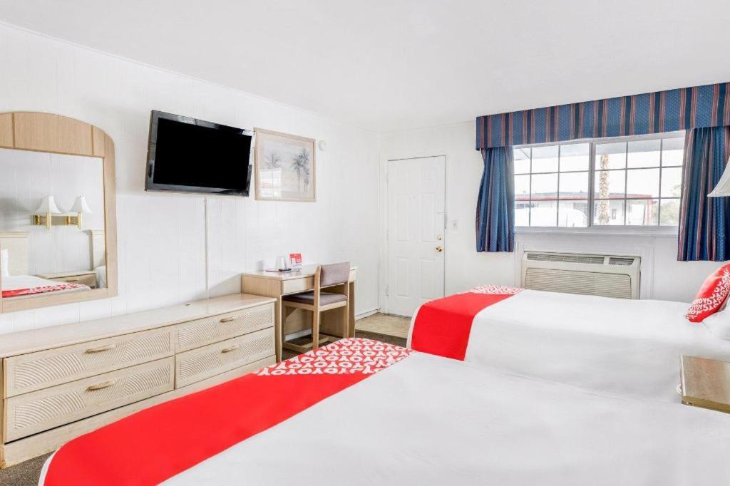 Oyo Gateway Motel Las Vegas North Strip/Fremont St. Area Exterior photo