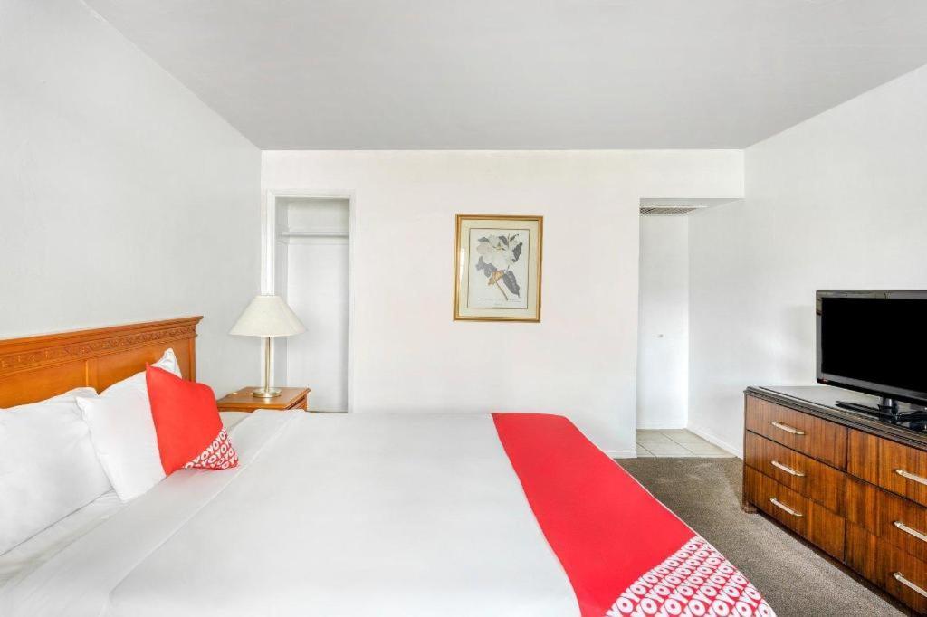 Oyo Gateway Motel Las Vegas North Strip/Fremont St. Area Exterior photo